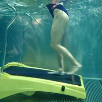 Using the underwater treadmill with Aktisys in the therapeutic pool